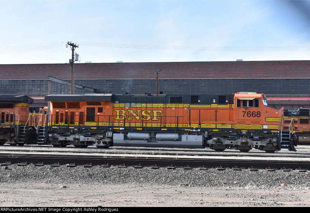 BNSF 7668